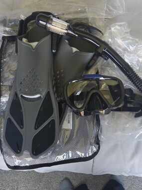 Gintenco Adult Snorkeling Set 4 In 1 New In Package Size S  Adjustable 4.5 - 8.5